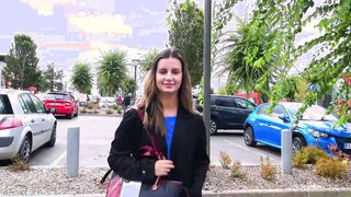 Marina, 20, sociology college girl in Paris!