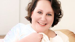 Stunning BBW in a Bus Stop