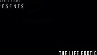 MILF Emily J tears her pantyhose to rub her beaver