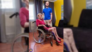 Chiropractor fucks old woman Eva Delage's mature beaver