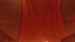 Anita sticks buttplug in her butt & takes a piss