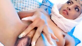 Big Arab Beaver Lips