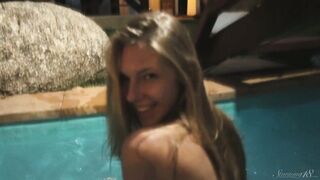 Beautiful Blonde Anjelica Nude In a Tropical Night!
