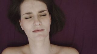 Amateur Chick Reaches Her First Beaver Orgasm