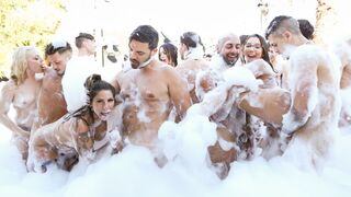 Rocco instructs newcomers in sexy outdoor groupsex lesson