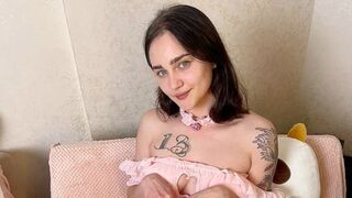 YANKS - Horny babe deep throats & fucks her twat with dildo