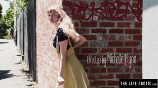 Spicy babe Laney does self-bondage & masturbates