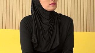 Sexy babe in hijab doesn't wear panties