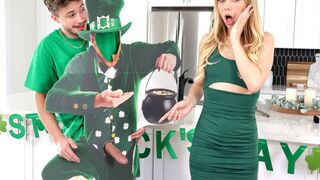 Teen stepsis Braylin Bailey pranked by huge dick step sibling but he got stuck