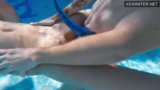 She gives up in orgasms in the swimming pool with huge cock