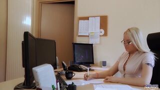 Assistant's bushy young beaver screwed amazingly by her boss