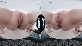 Huge tit Skylar Vox rides a meat in POV (VR porn)