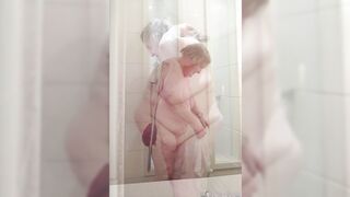 OMAGEIL Thick titty mature likes to show her tits & cunt