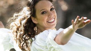 Happy & unshaved Jade under the Sun