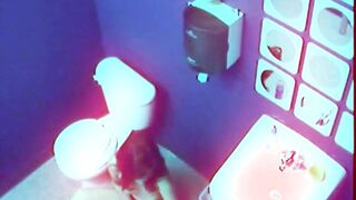 Masturbating tart caught on cam