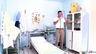 Nymphomaniac STEPMOM Seduce Gynecologist To Fuck In Doctors Office