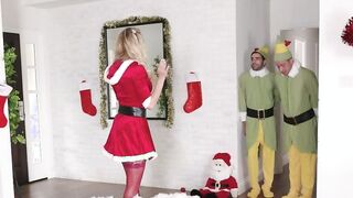 Mature MILF Brandi Love brings Love & Joy & Juggs