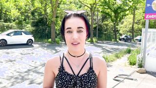 Leila, 18, librarian in Toulouse!