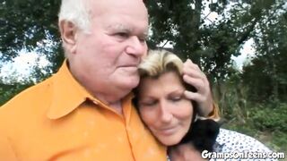 Teen slut in threeway with elderly couple