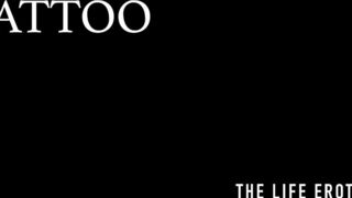 Tattooed girl Foxy Sanie rubs her shaved beaver while being inked