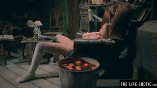 Petite kinky babe fucks her tight cunt with a huge vegetable