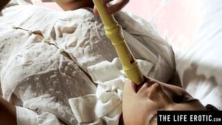 Satisfying Melena A fingers her perfect snatch