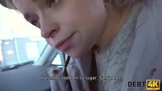 DEBT4k. La chica tiene un préstamo, ¿por qué le pide a un extraño que lo cu