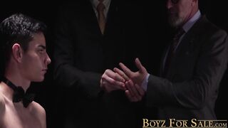 Twink Eli Bennet rides & bounces on the hard huge cock of daddy Lance Charger