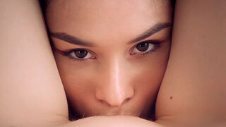 Leona Mia & Kitty Wild's Sexy Beaver Play