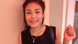 Thai amateur hottie picked up in a Tuk Tuk & taken to his hotel