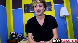 Twink Jason enjoying wanking his prick & playing with dildo