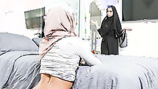 FAMILY STROKES Pleasuring My Stepsis In Her Hijab - Milu Blaze